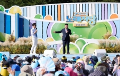 [���ֽ� ����Ʈ] 3õ �� Ȧ�� ������ ���� '�����뷡�ڶ�' ������ �ޱɴ�